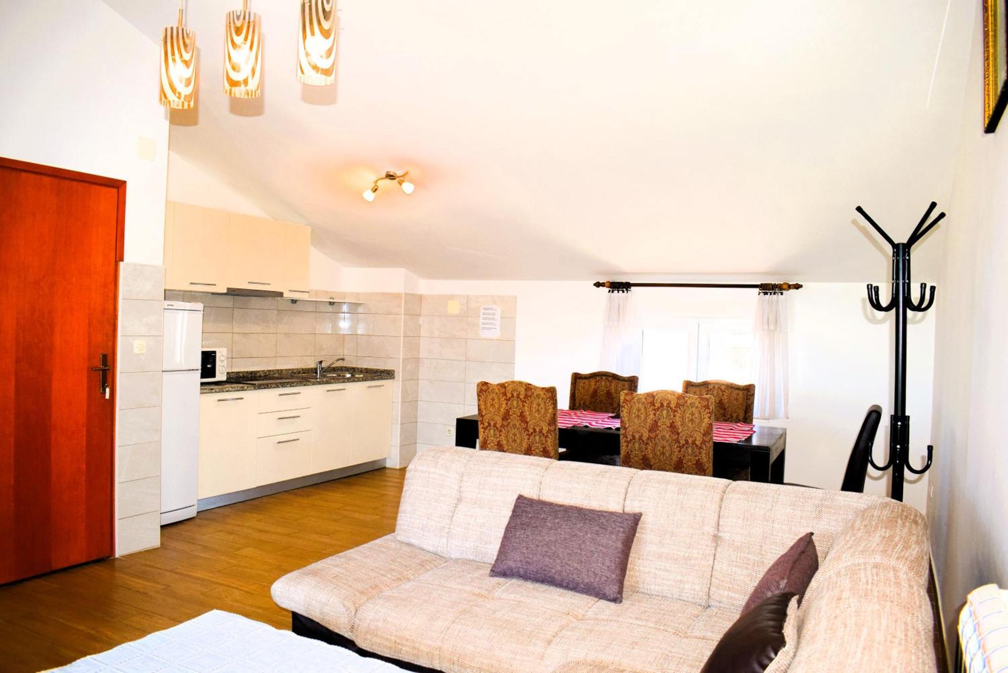 Apartments Milica Malinska Quarto foto